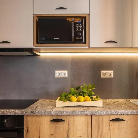 Anchel Maison 펜션 레팀노